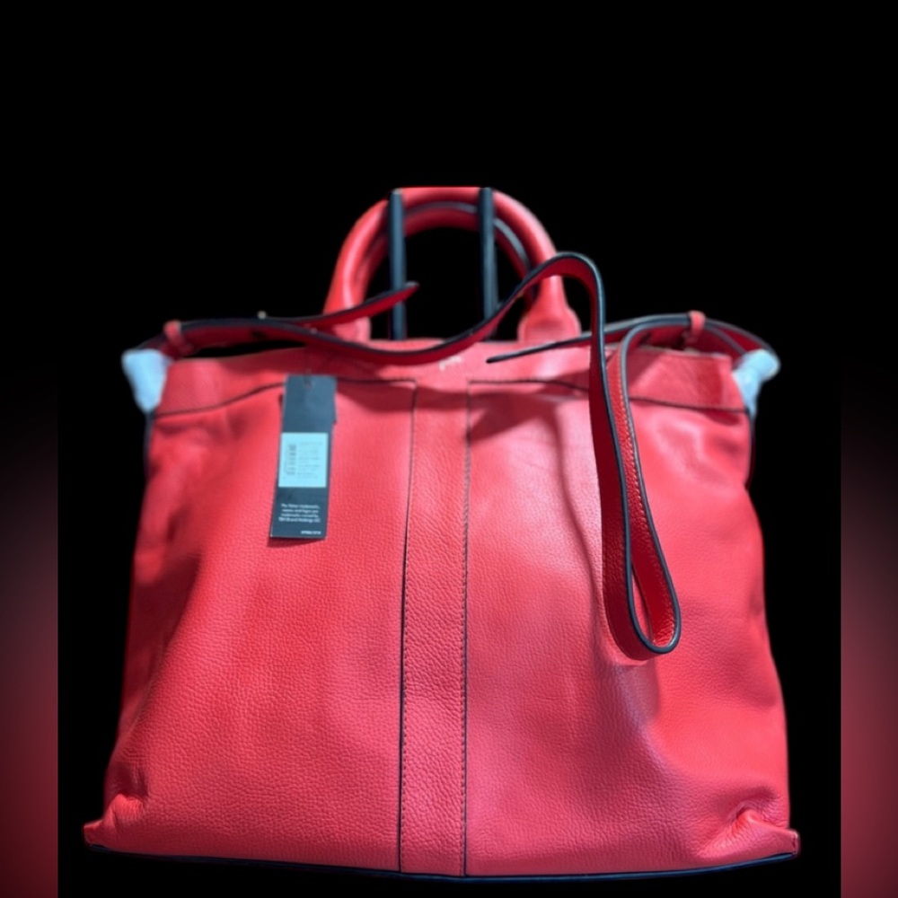 NWT- 🍀 New* T Tahari Taryan, beautiful Leather tote with removable strap.